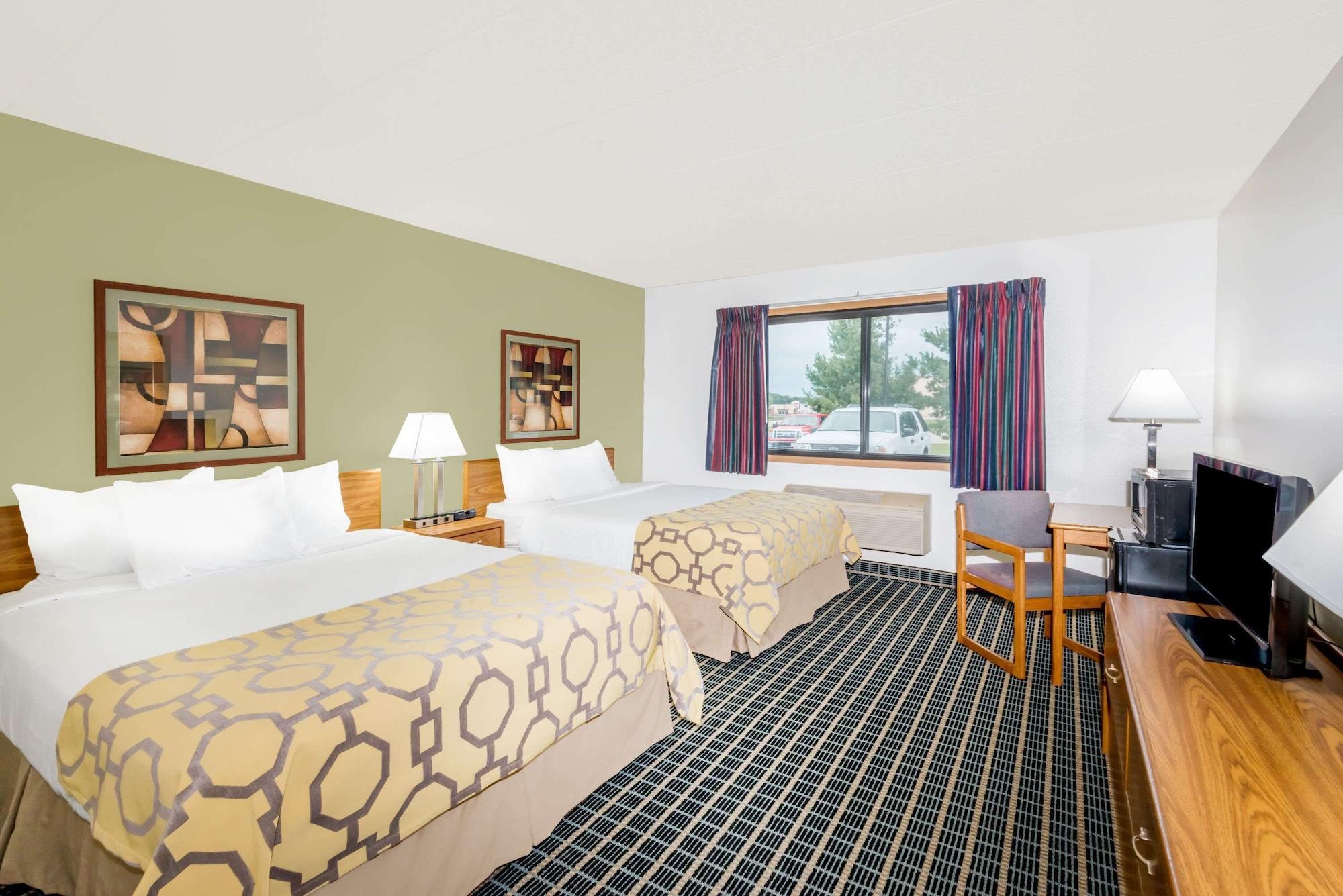 Baymont By Wyndham Marshalltown Exterior photo