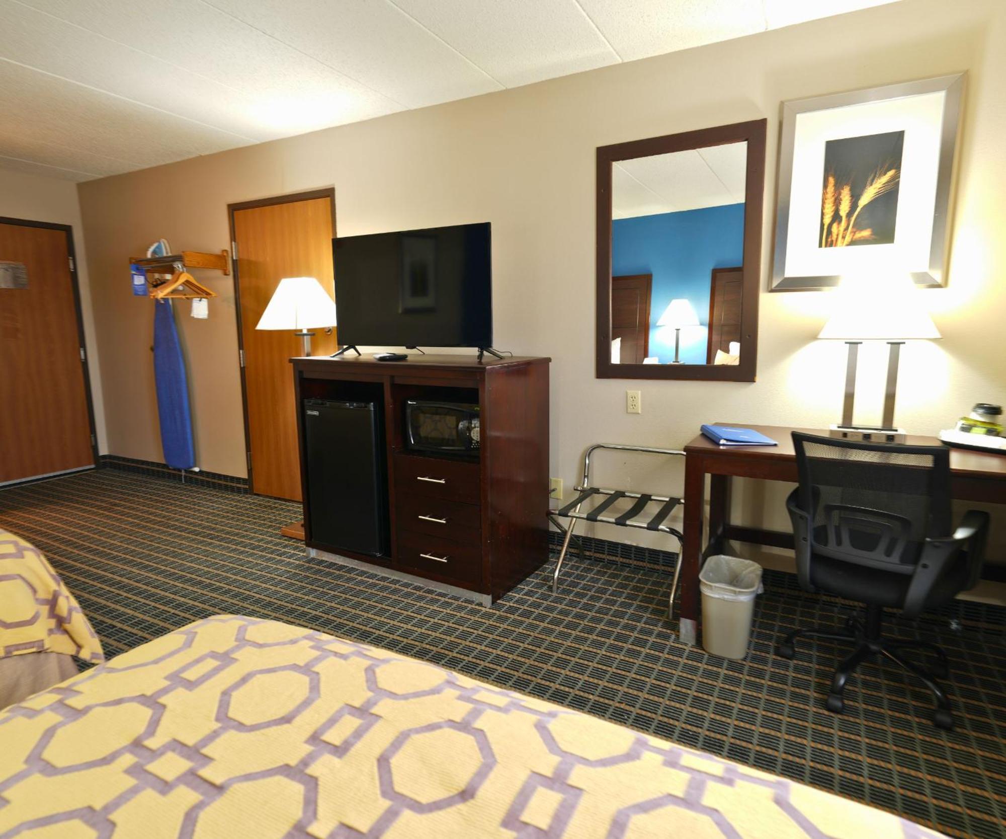 Baymont By Wyndham Marshalltown Exterior photo