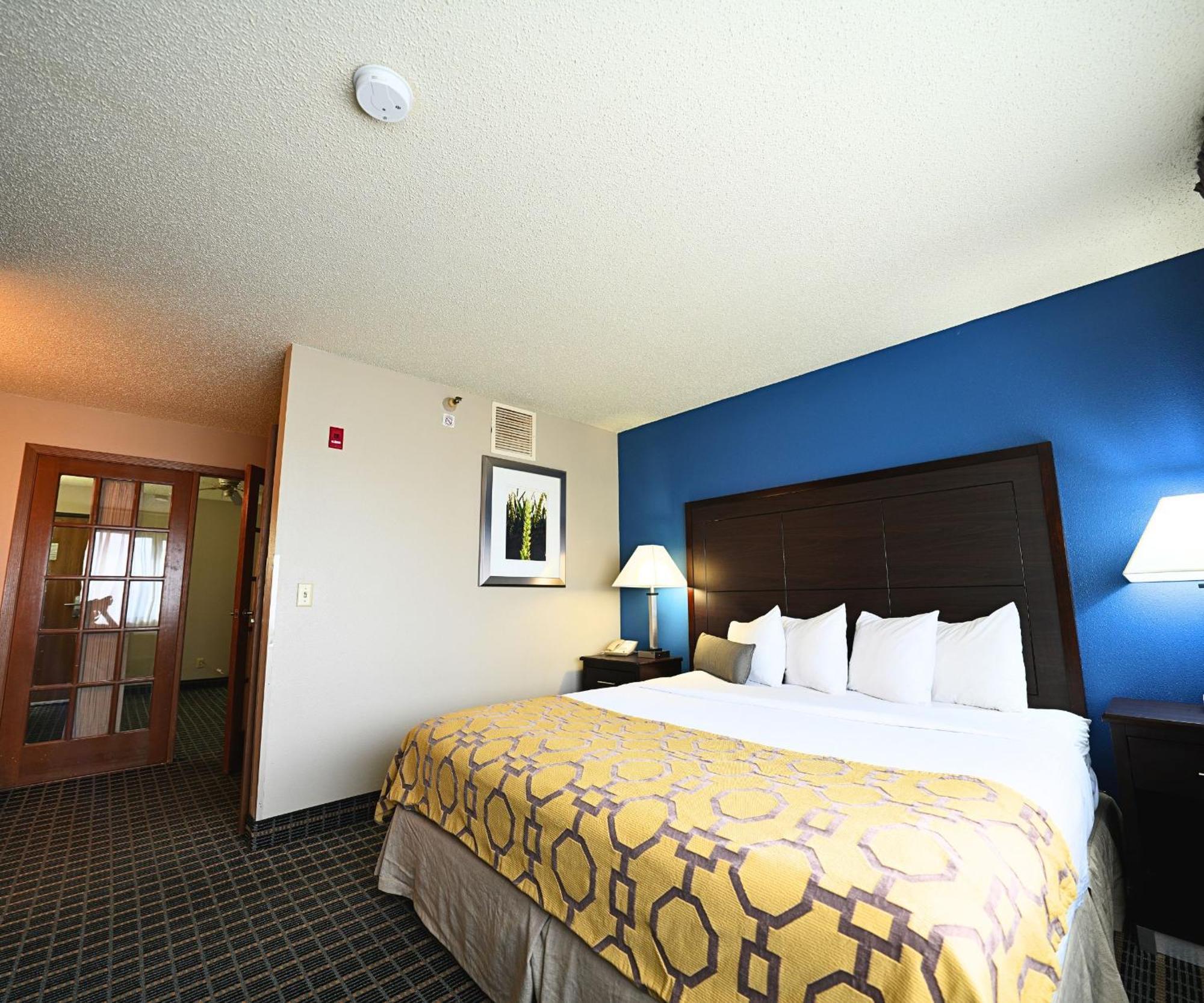 Baymont By Wyndham Marshalltown Exterior photo